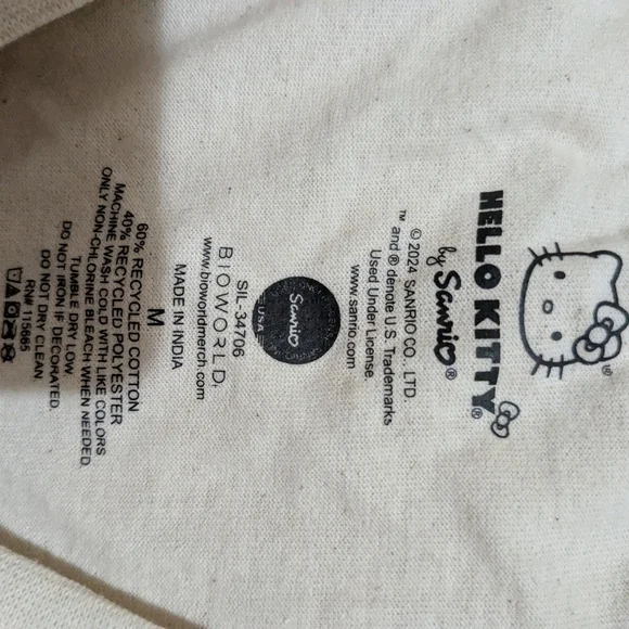 Sanrio Hello Kitty T-shirt NWT Medium - Picture 7 of 8